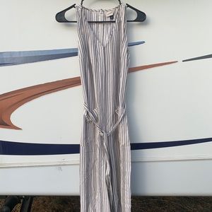 Gray sleeveless jumper
